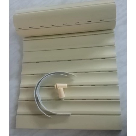 Persiana pvc con 2 topes y cintas.
